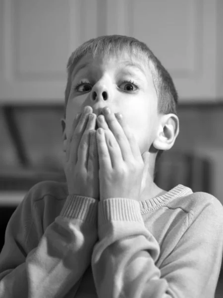 Surprised caucasian boy — Stock Photo, Image