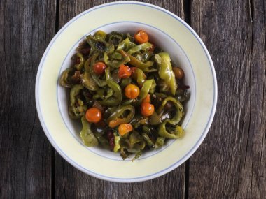 biber ve domates ile sebze güveç