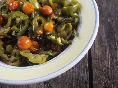 biber ve domates ile sebze güveç