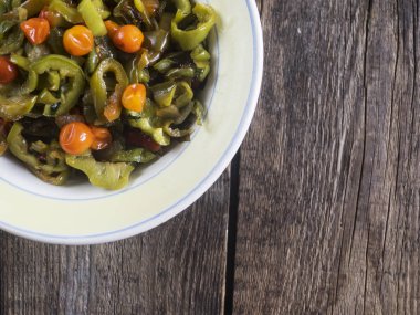 biber ve domates ile sebze güveç