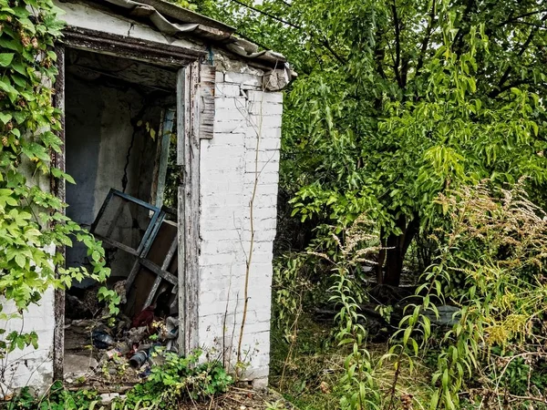 terk edilmiş bir evde