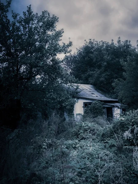 Een verlaten huis — Stockfoto