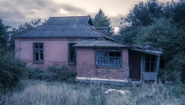Een verlaten huis — Stockfoto
