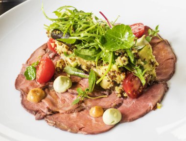 Hafifçe kavrulmuş ihale et kuzu