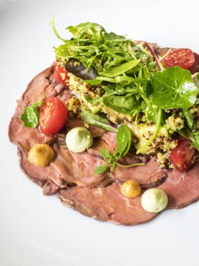 Hafifçe kavrulmuş ihale et kuzu