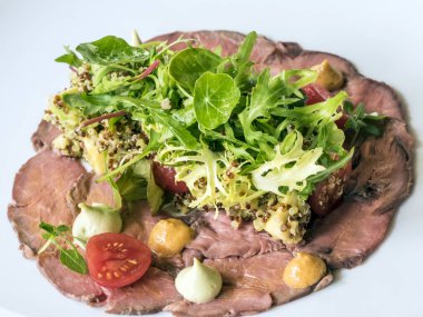 Hafifçe kavrulmuş ihale et kuzu