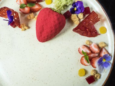 Fıstıklı Frese çilek ile