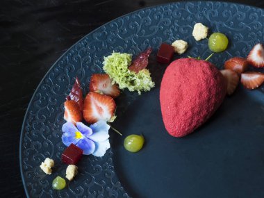 Fıstıklı Frese çilek ile