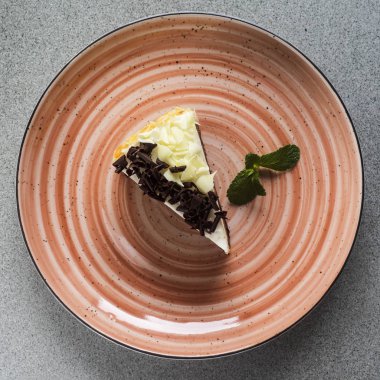 Bir dilim peynirli kek.