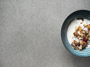 Granola ile kase