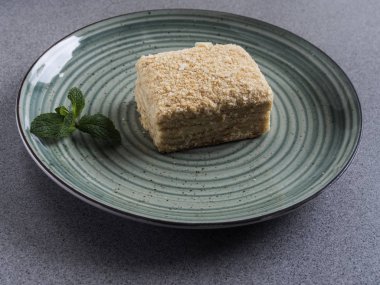 Napolyon pasta plaka üzerinde