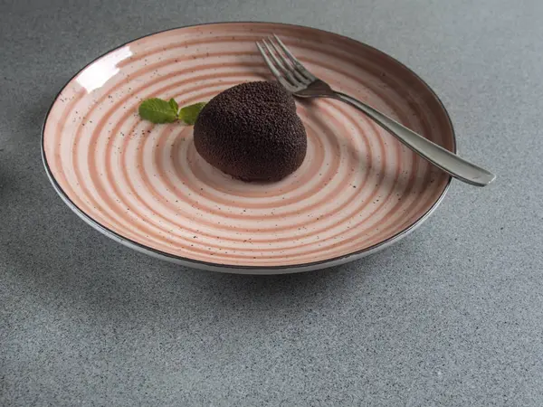 Торт из малины и шоколада — стоковое фото