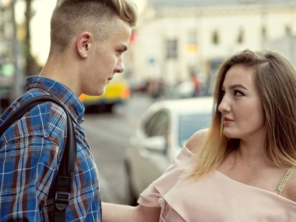 Young man with girl — Stock Photo, Image