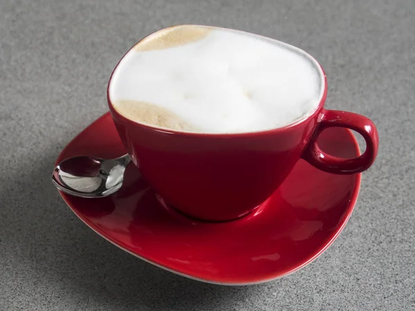 Cappuccino na stół szary — Zdjęcie stockowe