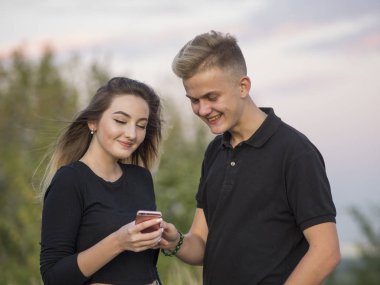 bir fotoğraf Smartphone'da görür