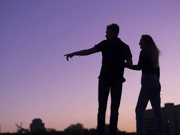 Girl and her boyfriend — Stock Photo, Image