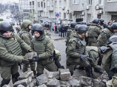 Mikhail Saakashvil yayımlanan eylemciler tutuklandı