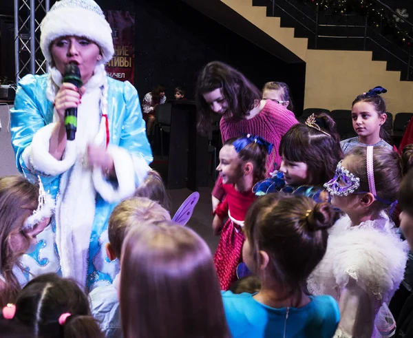 Idp の子供のためのウクライナ: 新年のパーティー — ストック写真