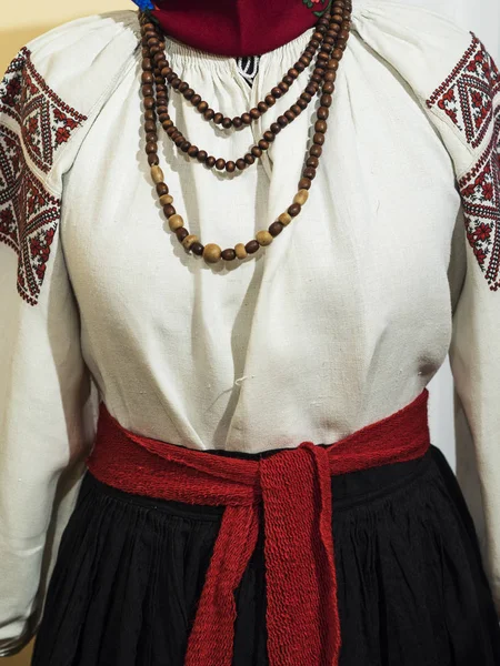 Exhibition of Ukrainian folk costum — Stock Photo, Image