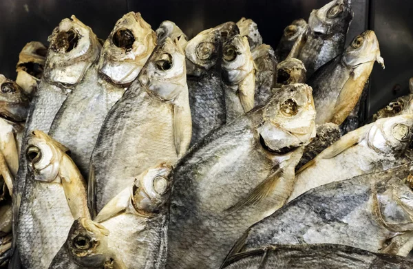 Сухая рыба на складе — стоковое фото
