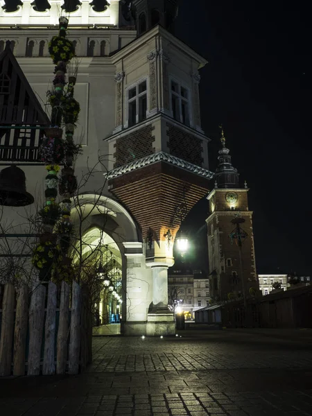 Salle des tissus et tour de l'hôtel de ville — Photo