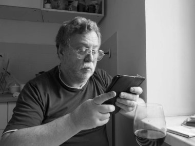 Orta yaşlı beyaz adam