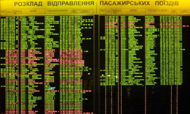 Kiev, Ukrayna - 25 Mart 2018: Tren zamanlama. Merkez Tren Garı Kiev