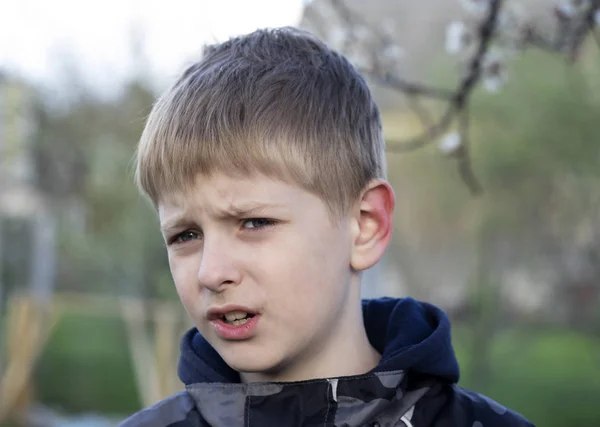 Ein kaukasischer Junge — Stockfoto