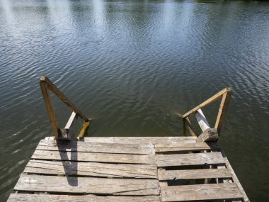 Yüzme için yaya köprüsü