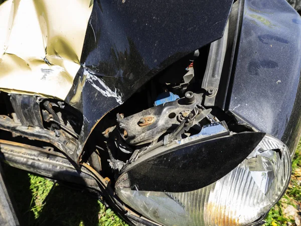 Coche se daña por accidente — Foto de Stock