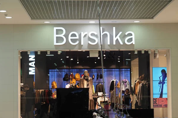 Bershka butik på Lubava köpcentrum — Stockfoto