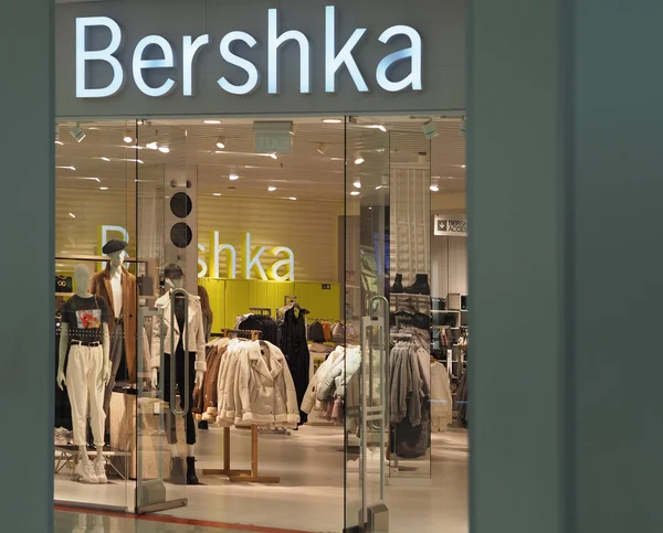 Bershka winkel in Lubava winkelcentrum — Stockfoto