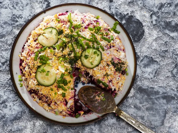 Kürk manto altında ringa Ukrayna 'da popüler bir bayram yemeğidir.
