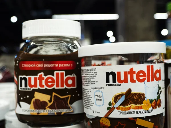 Jars of Nutella are displayed on a shelf at a store — Stock Photo, Image