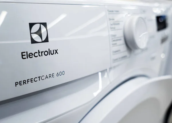 Electrolux tvättmaskin i butiken — Stockfoto