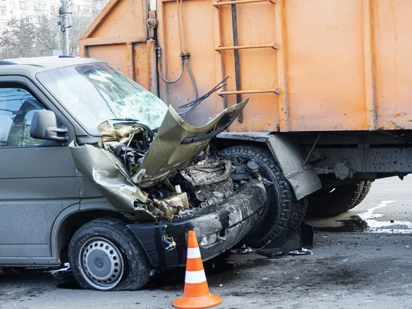 The accident of a minivan of the Armed forces of Ukraine — ストック写真