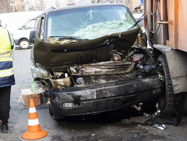 Het ongeval van een minibusje van de strijdkrachten van Oekraïne — Stockfoto