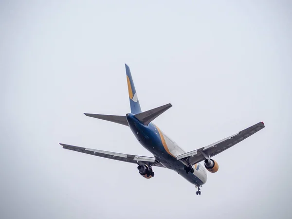 Boeing 767-300 Azur Havaalanı Boryspil Havaalanına indi — Stok fotoğraf