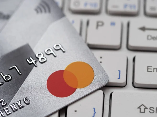 Bank cards mastercard on computer keyboard — Stock Photo, Image