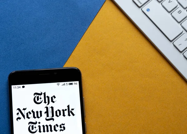 In deze foto illustratie is het New York Times logo te zien displ — Stockfoto