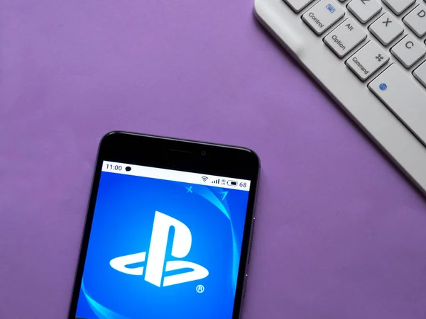 Na tej ilustracji zdjęcie logo Sony Playstation jest postrzegane — Zdjęcie stockowe