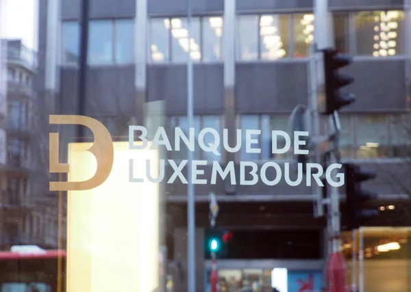 Banque De Luxwmbour skylt — Stockfoto