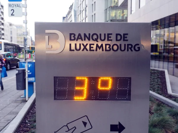 Znak bankowy De Luxwmbour — Zdjęcie stockowe