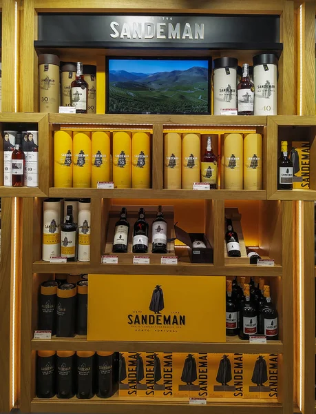 Många flaskor Porto Sandeman Destilleri på Duty Free S — Stockfoto