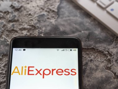 Bu resimde Aliexpress e-mağaza logosu görülür