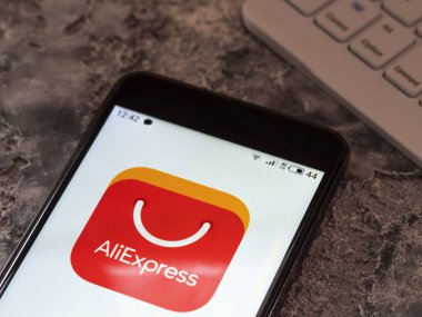 Bu resimde Aliexpress e-mağaza logosu görülür