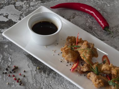 Karaage kızarmış tavuk. 