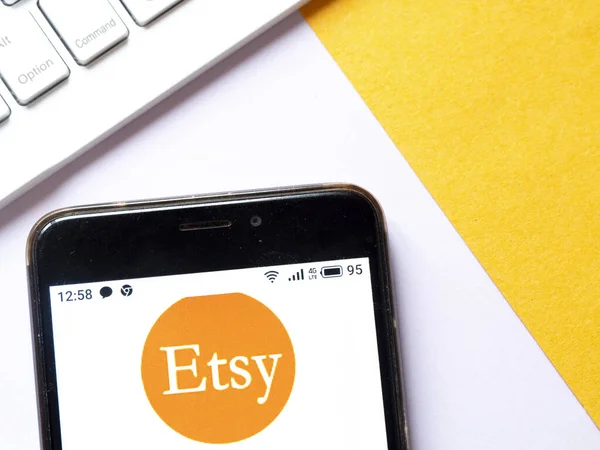 Esta Ilustración Foto Logotipo Etsy Muestra Teléfono Inteligente — Foto de Stock