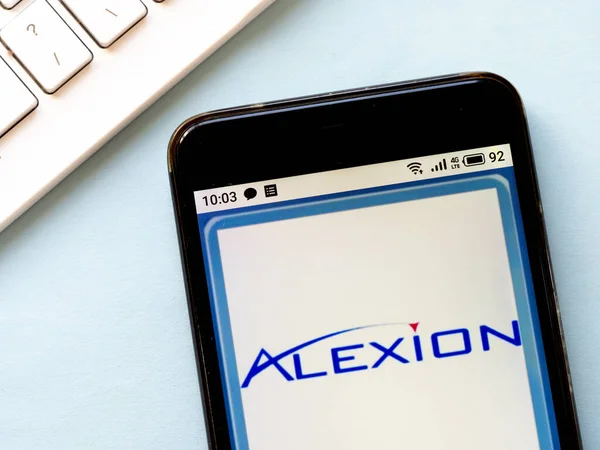 Nesta Foto Ilustração Alexion Pharmaceuticals Logo Visto Exibido Smartphone — Fotografia de Stock
