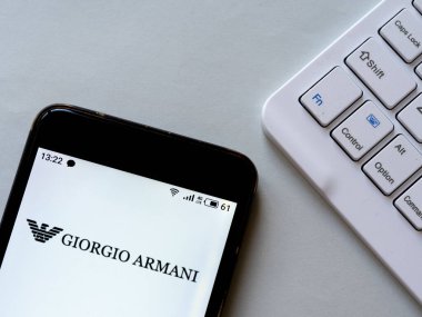 Kiev, Ukrayna, 22 Nisan 2020. Editör çizimi. Bu fotoğraf illüstrasyonunda Arani logosu akıllı bir telefondan gösteriliyor.